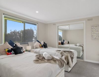 Four bedroom designer home nearby to Lake Weeroona